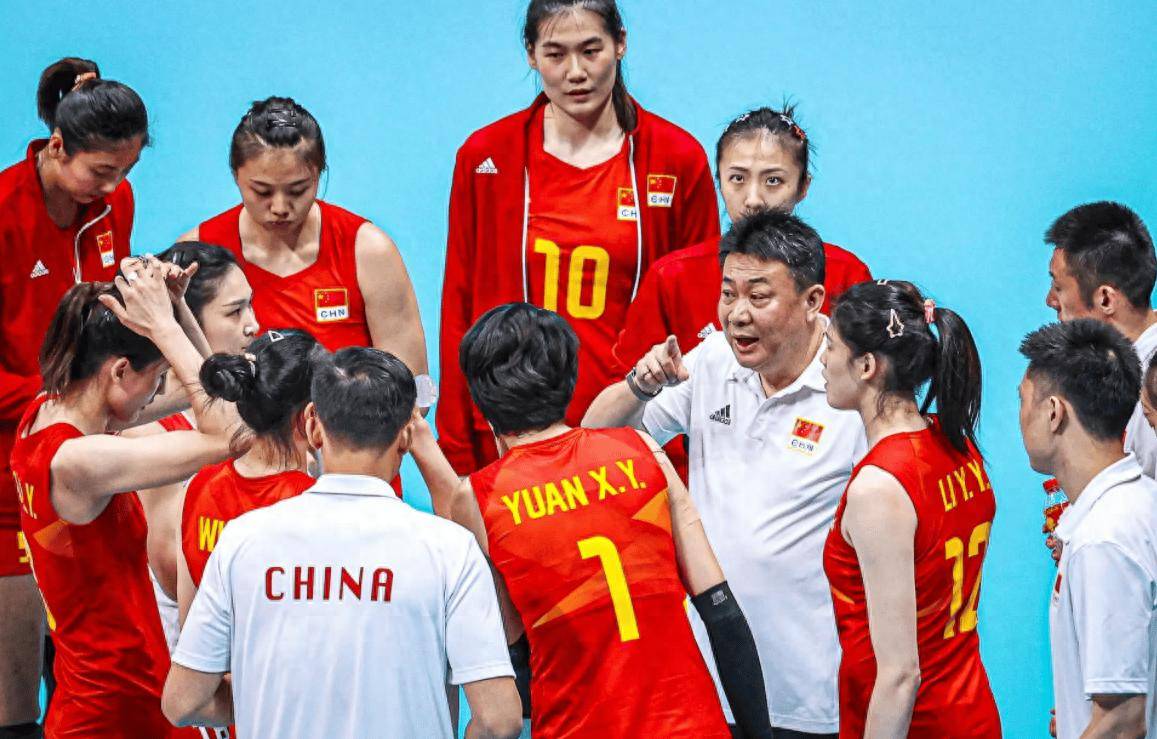 包含詹姆斯技术犯规送分，中国女排主帅怒摔战术板！的词条