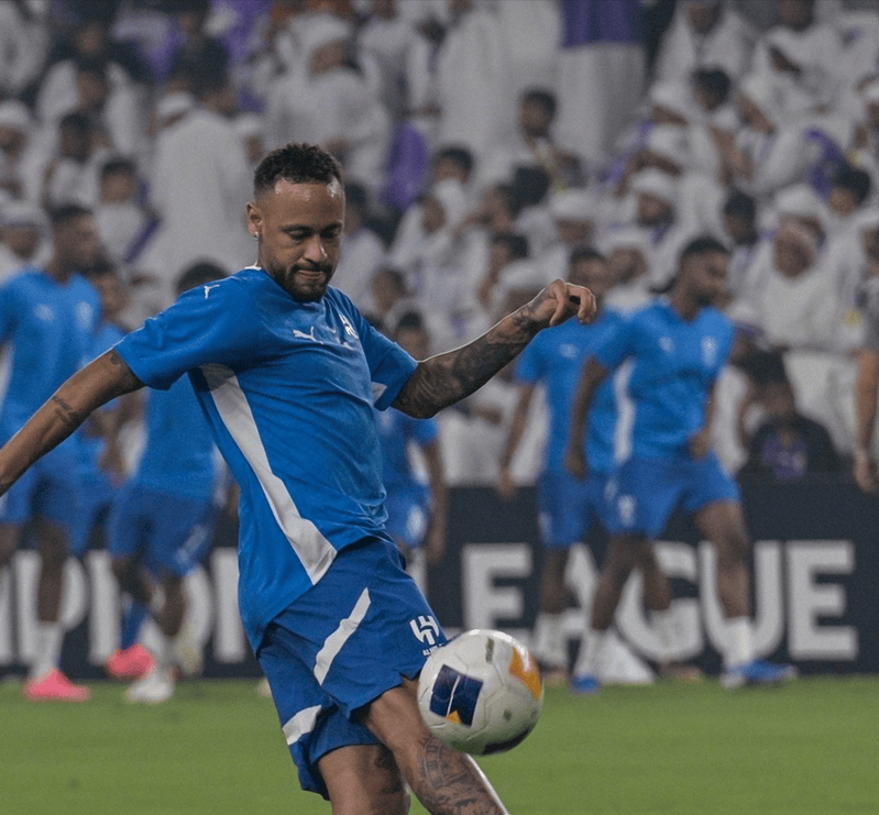 开云体育app-巴黎圣日耳曼发布备战花絮；今夜防线松动；欧超杯任务艰巨；年轻球员得到机会的简单介绍